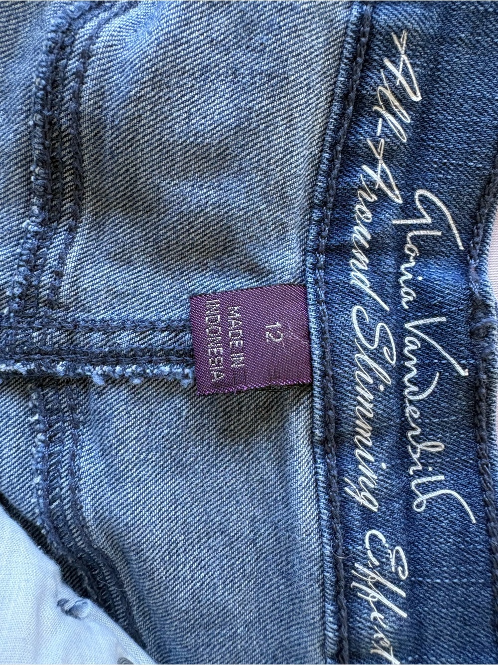 Women’s Gloria Vanderbilt Amanda denim shorts in size 12. - Picture 3 of 4